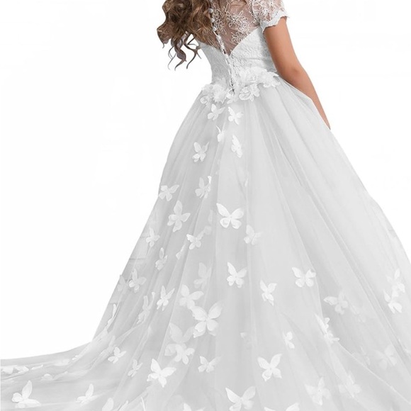 White Flutter Sleeve Girls Gown / flower girl / communion - Picture 3 of 9